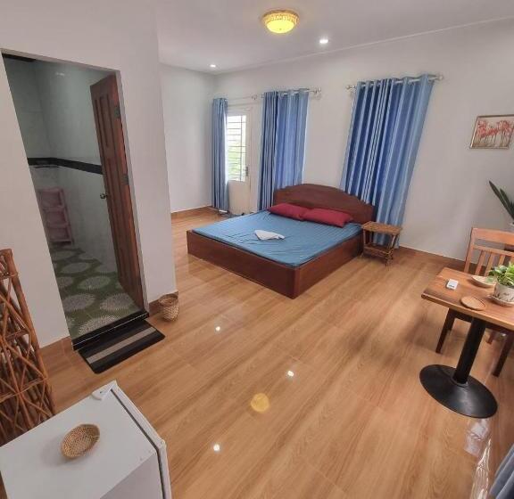 اتاق استاندارد با بالکن, The Hub Kampot