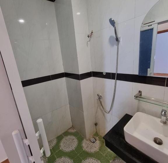 اتاق اکونومی, The Hub Kampot