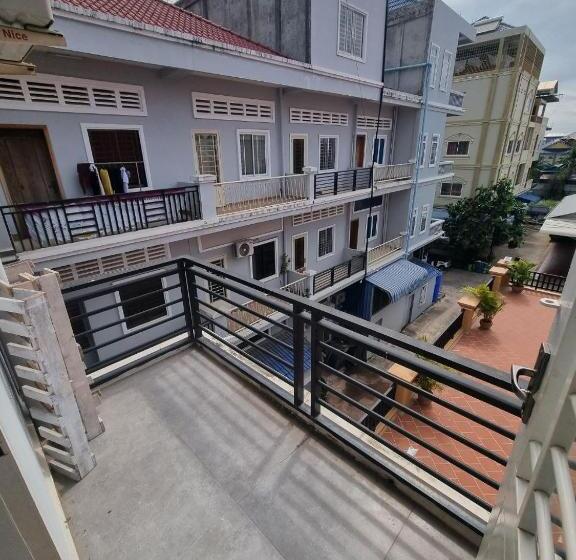 اتاق استاندارد با 2 تخت دوبل, The Hub Kampot