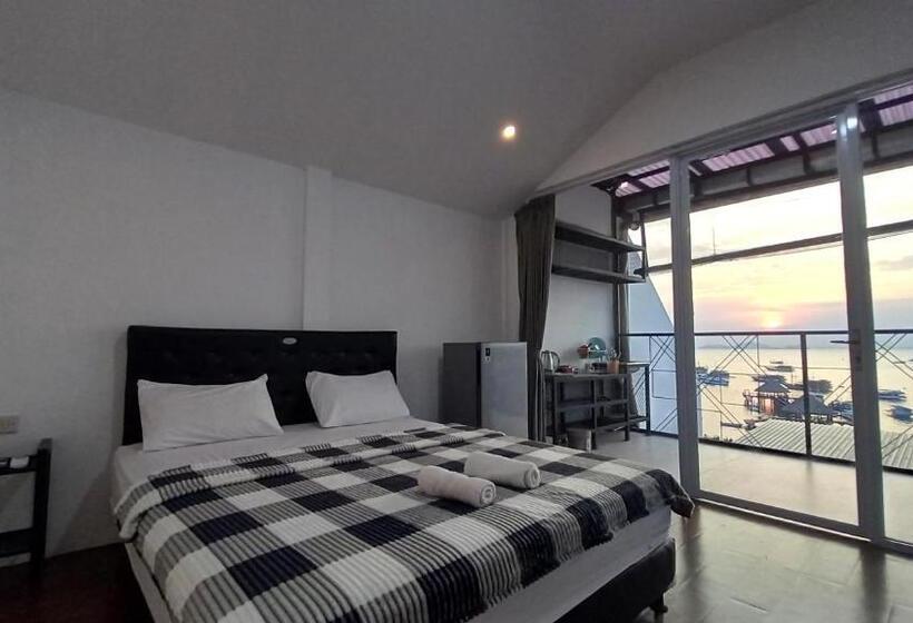Полулюкс Вид на Море, Dc Hotel & Hostel