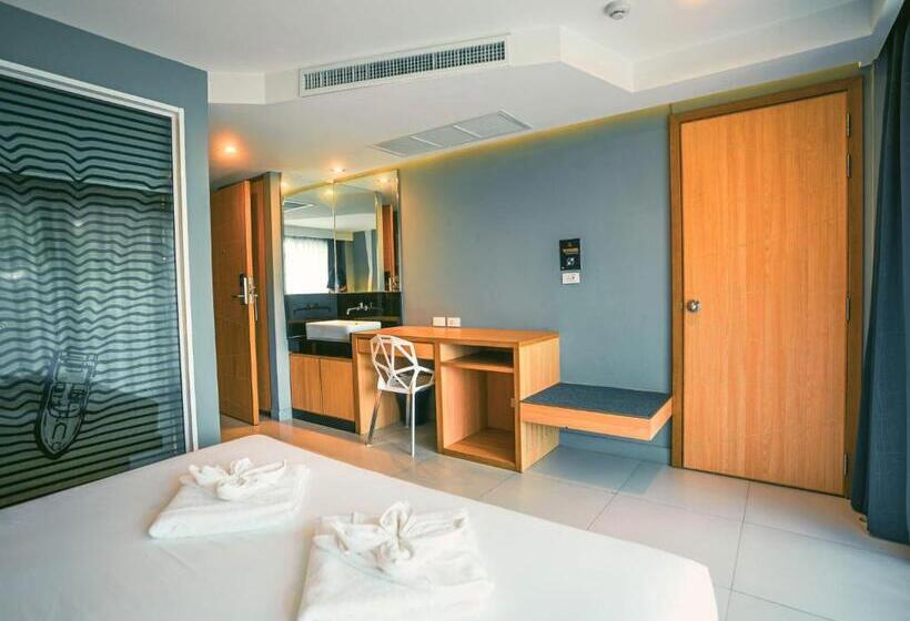스탠다드 룸, Mad Monkey Phuket