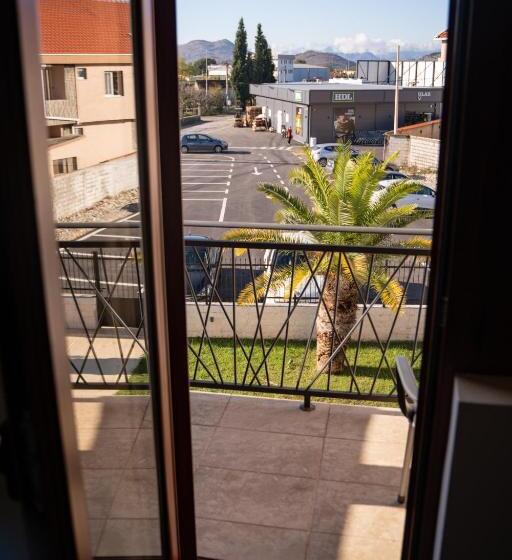 اتاق لوکس با بالکن, Motel Zeta Lux