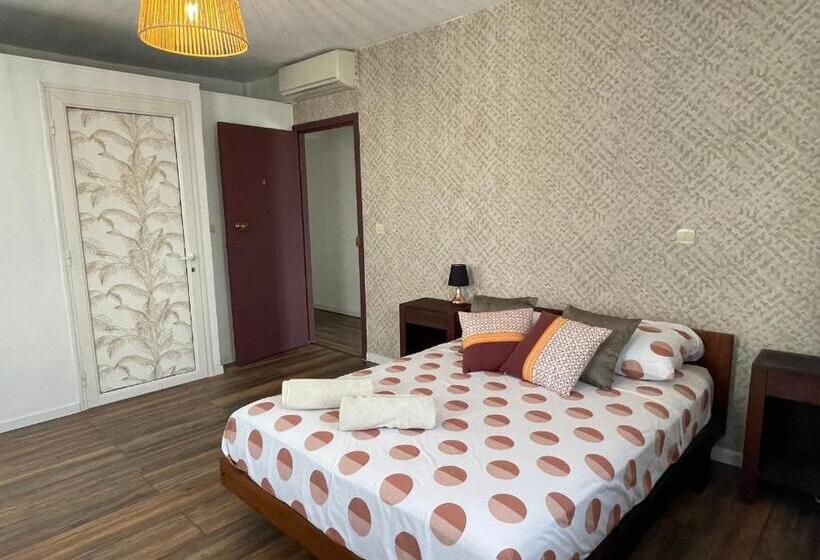 اتاق لوکس, Gite Urbain Mafate Café
