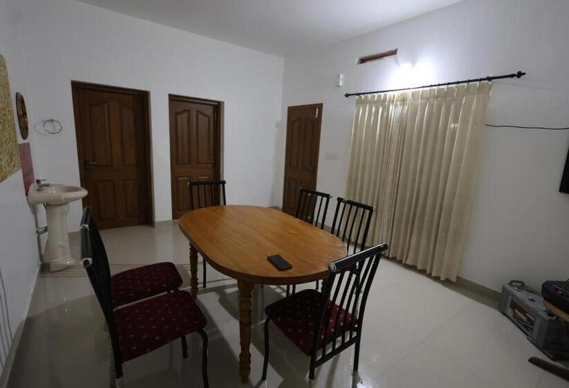 Семейный Номер, Wayanad Regal Residency