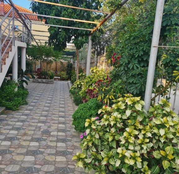 家庭套房, Villa Minaj