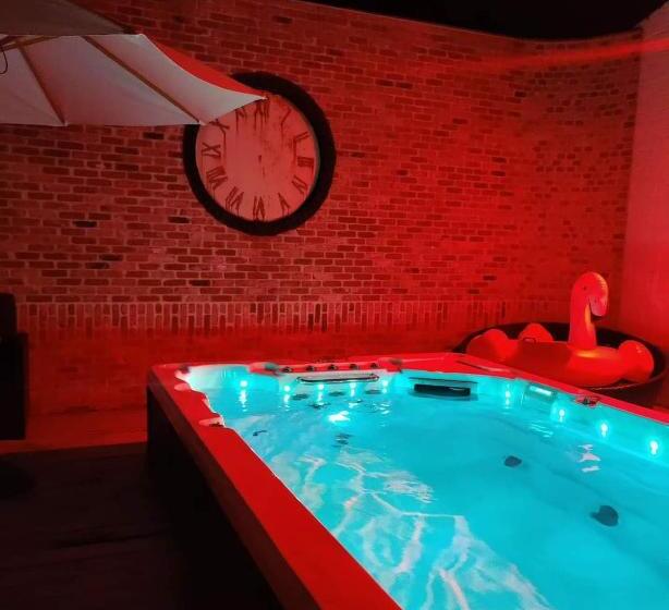 Номер Стандарт Вид на Бассейн, Chambre D Eau