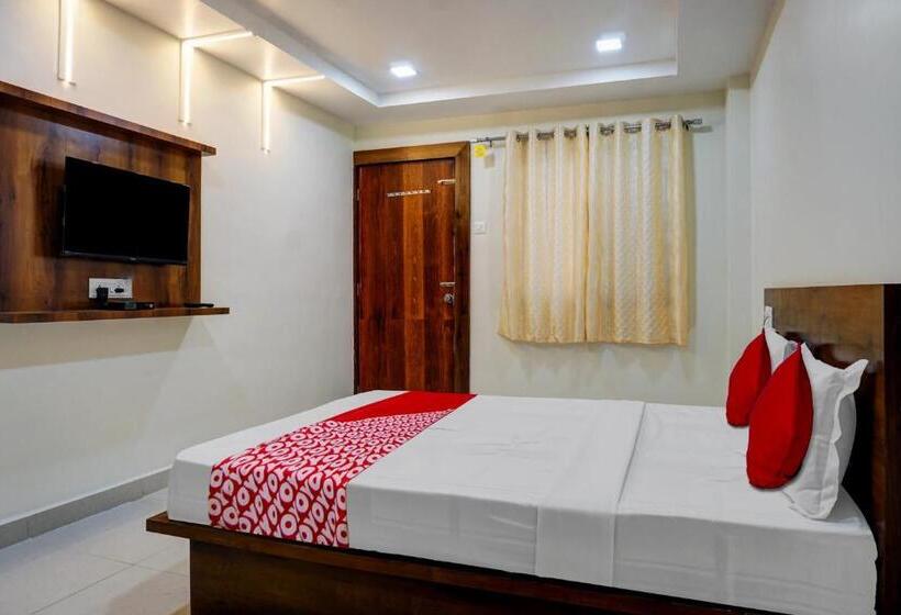 Трехместный Номер Классика, Oyo Om Shree Executive Lodging