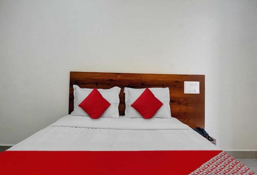 Трехместный Номер Классика, Oyo Om Shree Executive Lodging