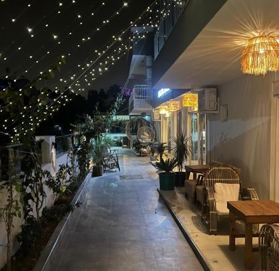 اتاق استاندارد یک نفره, Lara Boutique