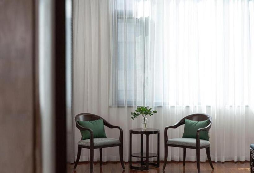 Люкс Deluxe Кровать Кинг, Lijiang Heting Nakhi Boutique Hotel   Lijiang Ancient Town