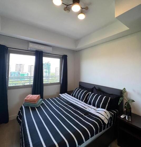Люкс Вид на Город, Manila Bgc Best City View Executive Suites At The Residences
