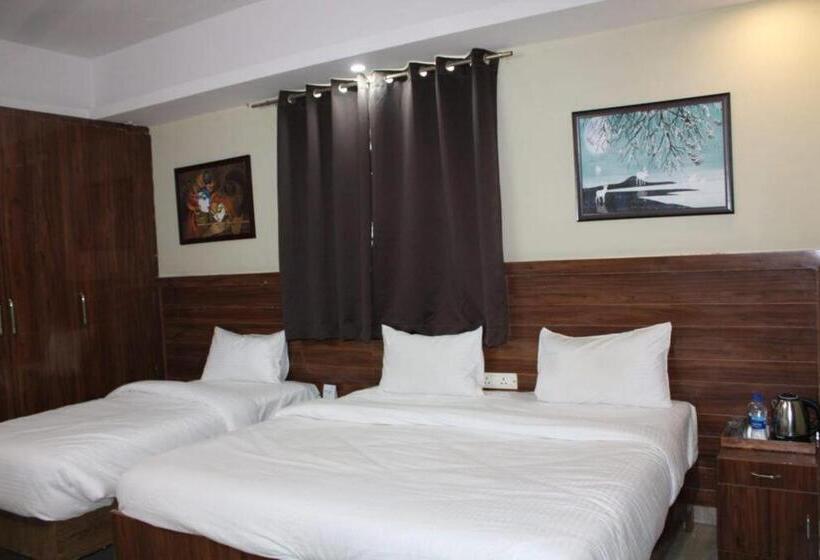 Executive Svit, Collection O Shreya Residency