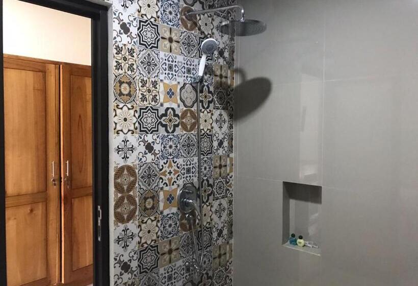 Номер Стандарт Вид на Сад, Londo House