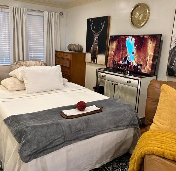 스탠다드 스튜디오, Welcoming Private Suite With French Touches