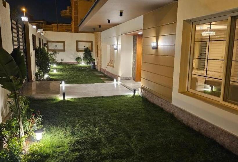 استودیوی استاندارد, Crystal Clear Springs Room