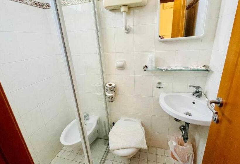 غرفة إقتصادية رباعية, Dependance Hotel Marina