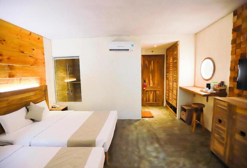 اتاق خانوادگی با چشم‌انداز دریا, Rustic Hotel Quy Nhon Powered By Aston