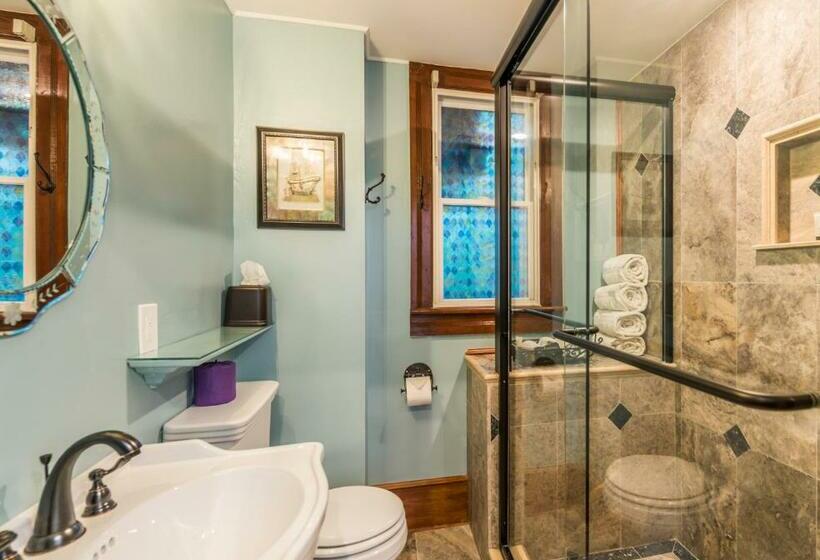 キングサイズベッドのデラックスルーム, Carriage Way Inn Bed & Breakfast Adults Only   21 Years Old And Up