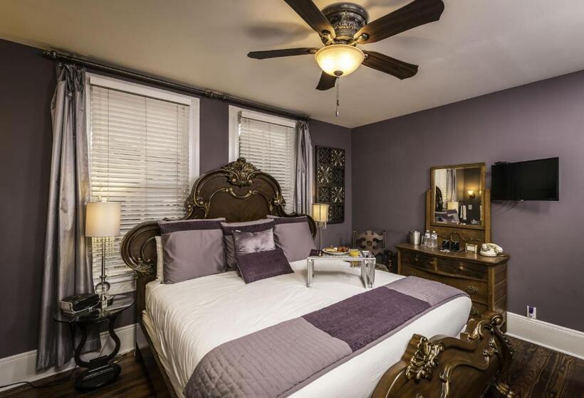 带大床的豪华间, Carriage Way Inn Bed & Breakfast Adults Only   21 Years Old And Up