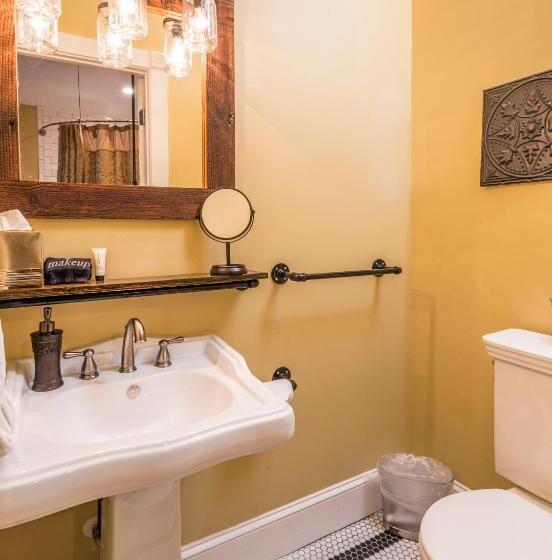 小室, Carriage Way Inn Bed & Breakfast Adults Only   21 Years Old And Up