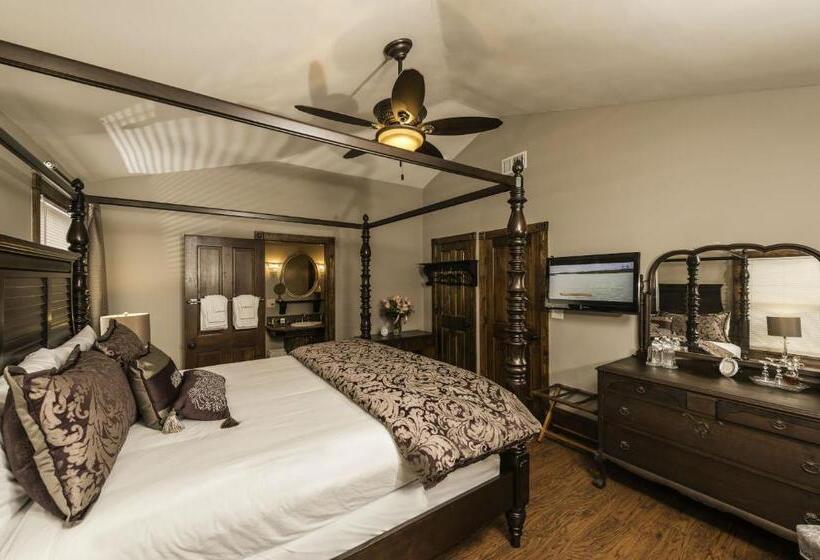 带大床的标准间, Carriage Way Inn Bed & Breakfast Adults Only   21 Years Old And Up