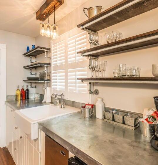 小室, Carriage Way Inn Bed & Breakfast Adults Only   21 Years Old And Up