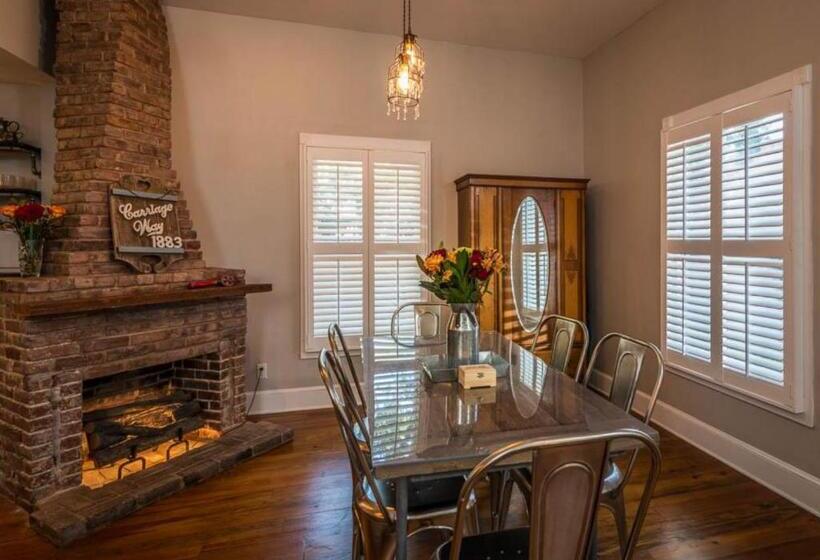 小室, Carriage Way Inn Bed & Breakfast Adults Only   21 Years Old And Up