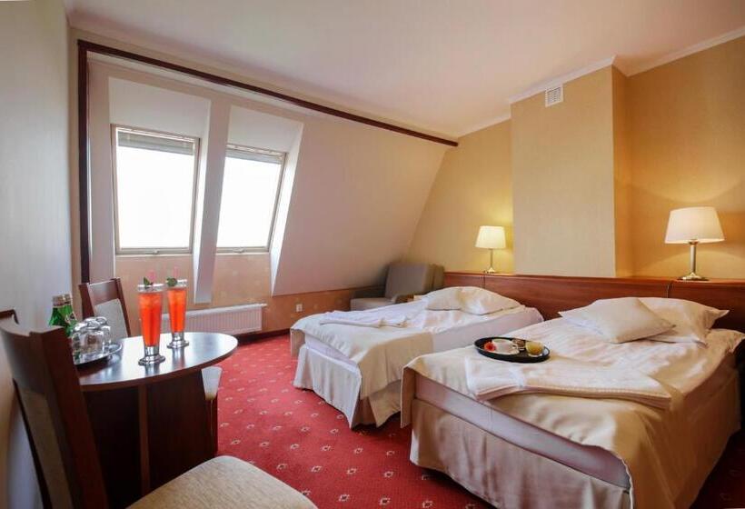 Семейный Номер, Dwór Bogucin Hotel&restauracja
