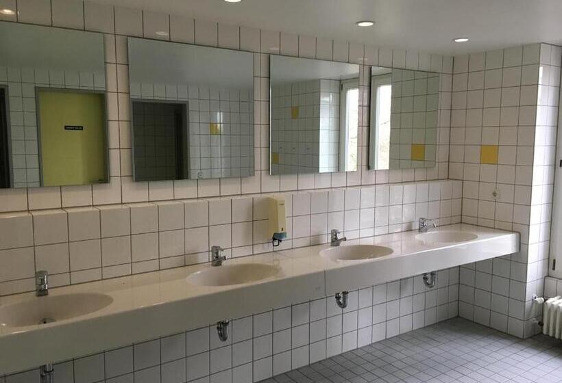 带共用浴室的标准房间, Jugendherberge Aachen