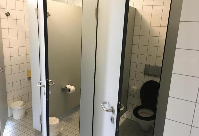 Vuode Makuusalissa, Jugendherberge Aachen