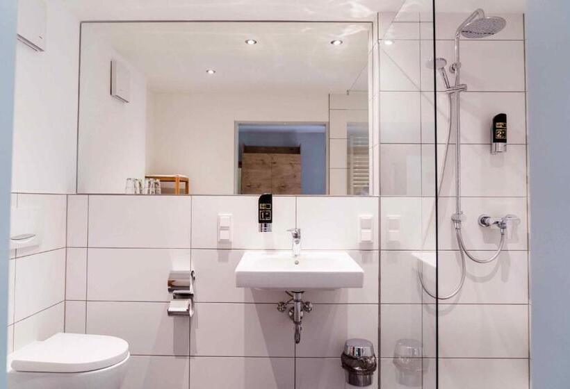 Quarto Estandar Individual, Schroeders Wein Style