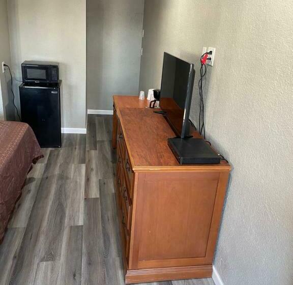 带大床的标准间, Villa Court Inn Oroville