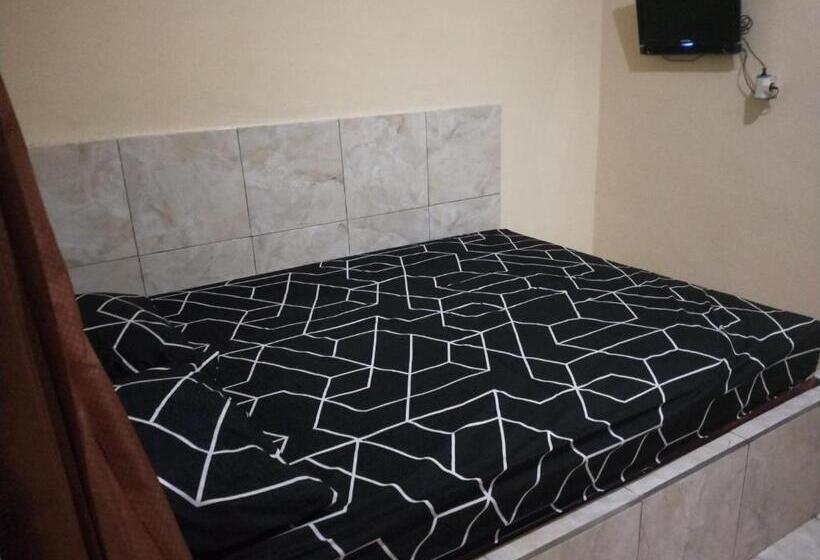 Номер Deluxe, Oyo Life 93156 Rumah Kosan