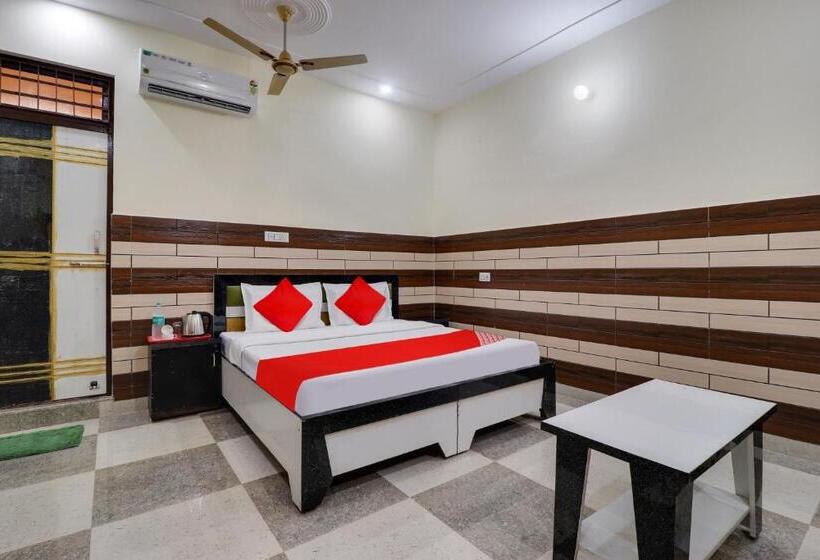 Трехместный Номер Классика, Oyo Flagship Hotel The Kailash