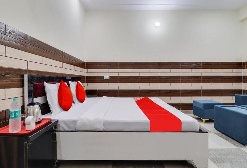 Трехместный Номер Классика, Oyo Flagship Hotel The Kailash