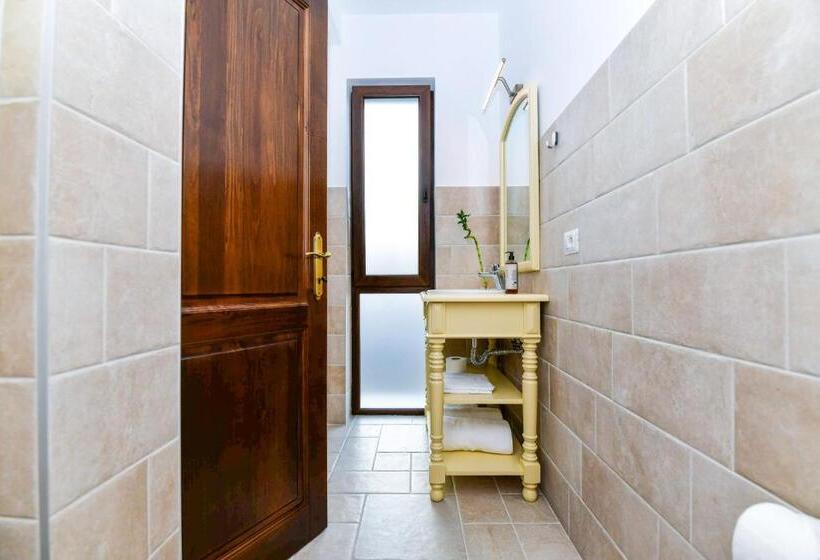 اتاق استاندارد با تخت بزرگ, Pensiunea Ww