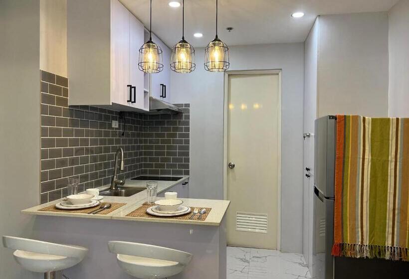 带1个卧室的公寓, Chic, Modern , Minimalist Design At The Loop Condo Tower