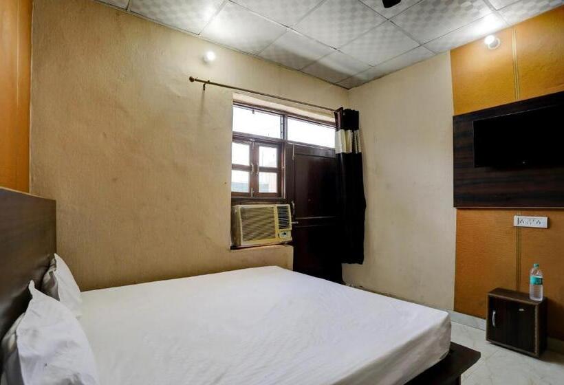 Трехместный Номер Классика, Oyo Gold Inn