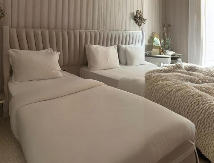 Трехместный Номер Deluxe, The Queen Airport Hotel Round Trip Airport Service