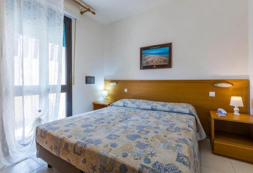 标准工作室带阳台, Isa Residence In Cecina A Few Meters From The Beach