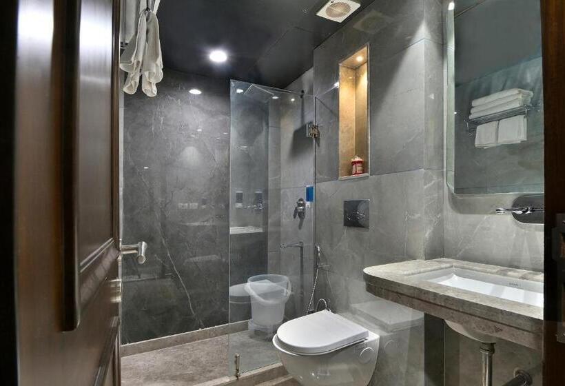 带大床的高级房间, Newly Built Hotel Sapphire House Paharganj  5mins Walk From Railway Station And Metro Station