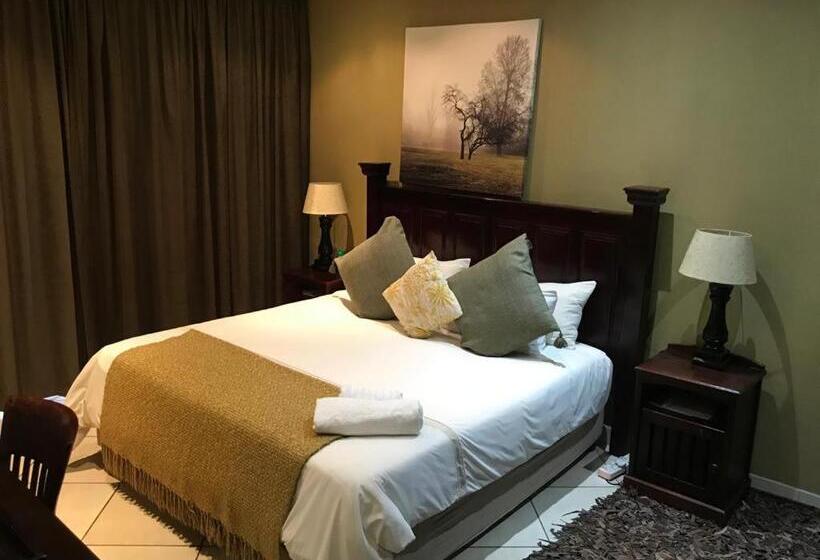 Люкс Deluxe Кровать Кинг, Amani Boutique Hotel And Conference Centre