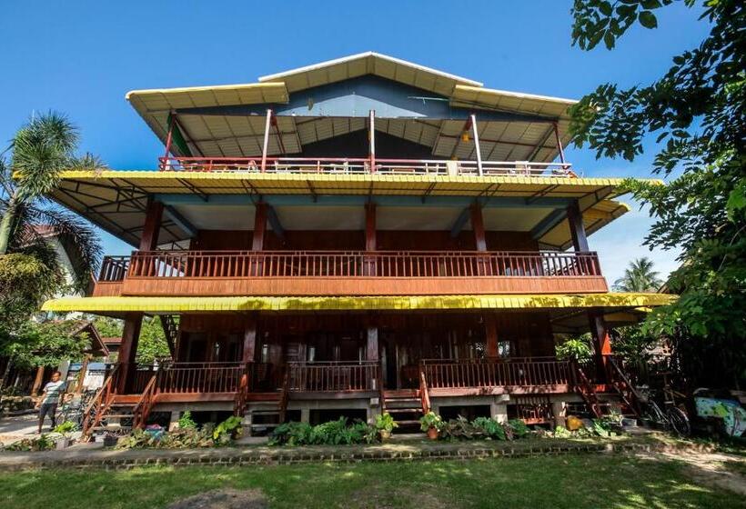 Deluxe room with river view, Bontai Resort, Don Khon