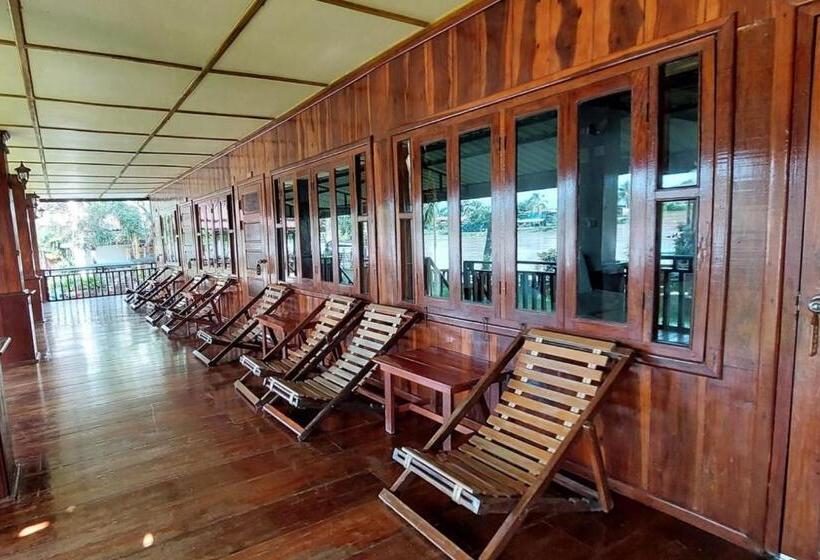 Deluxe room with river view, Bontai Resort, Don Khon