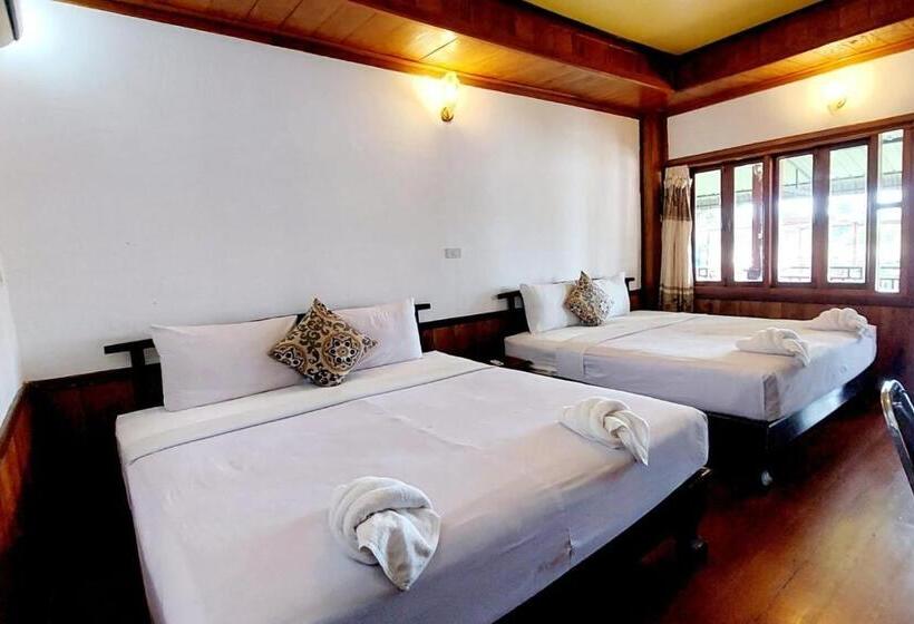 Deluxe room with river view, Bontai Resort, Don Khon