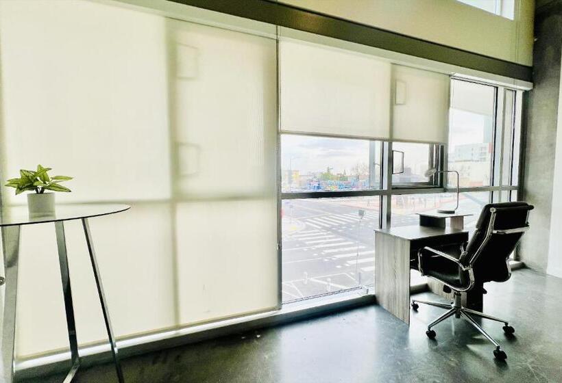带1个卧室的顶楼公寓, Luxury 2 Level Condo W/ Washer & Dryer