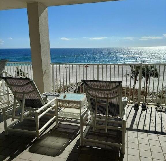 דירת חדר נוף לים, Windward Pointe   404   Amazing Views Huge Balcony 3 Bed