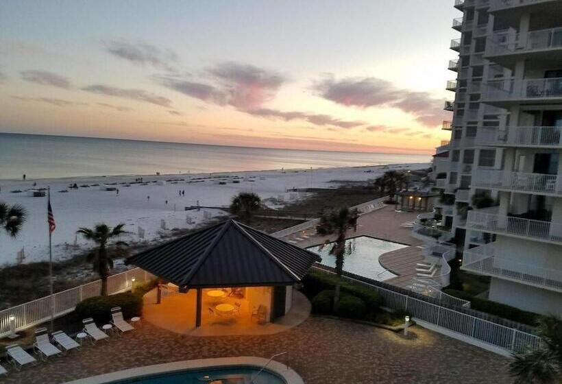 דירת חדר נוף לים, Windward Pointe   404   Amazing Views Huge Balcony 3 Bed