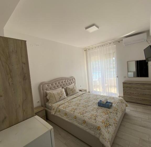 اتاق لوکس با چشم‌انداز دریا, Seafront Apartments
