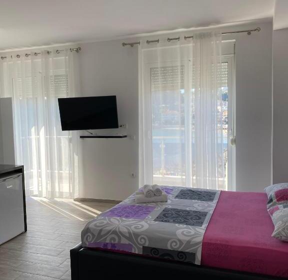 اتاق استاندارد با تخت بزرگ, Seafront Apartments